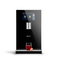 Wasserspender Aqua Choice von Kaffee Partner Wasserspender Aqua Choice von Kaffee Partner mit einem Glas Erdbeergetränk